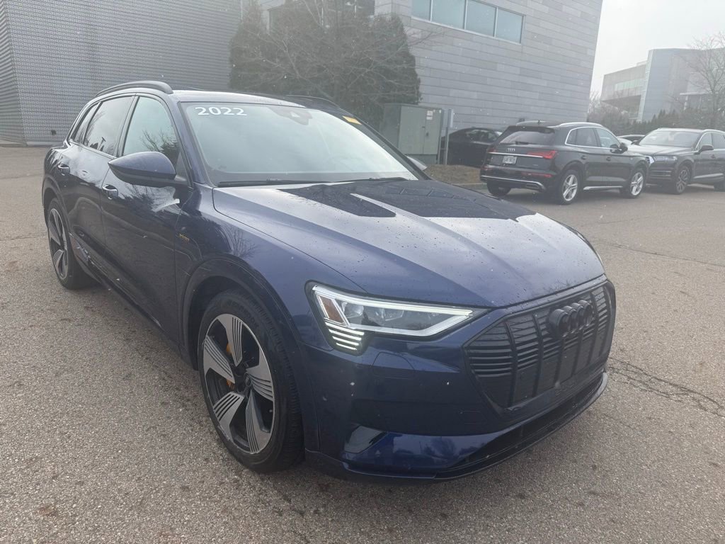 Used 2022 Audi e-tron Premium Plus image 1