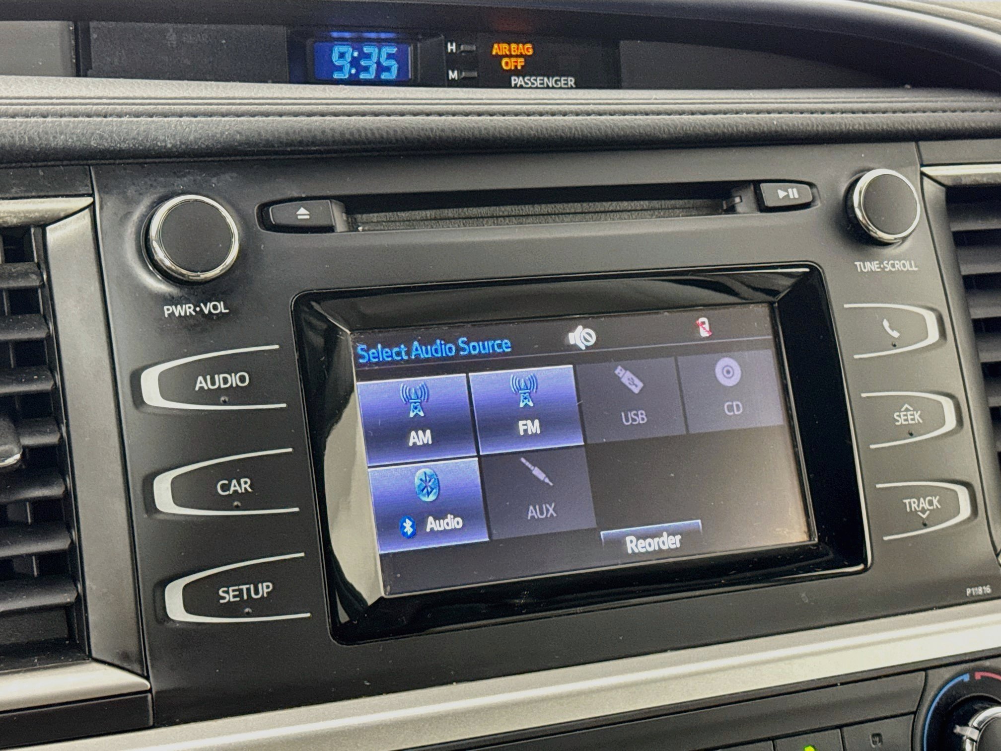 Used 2019 Toyota Highlander LE FWD image 14