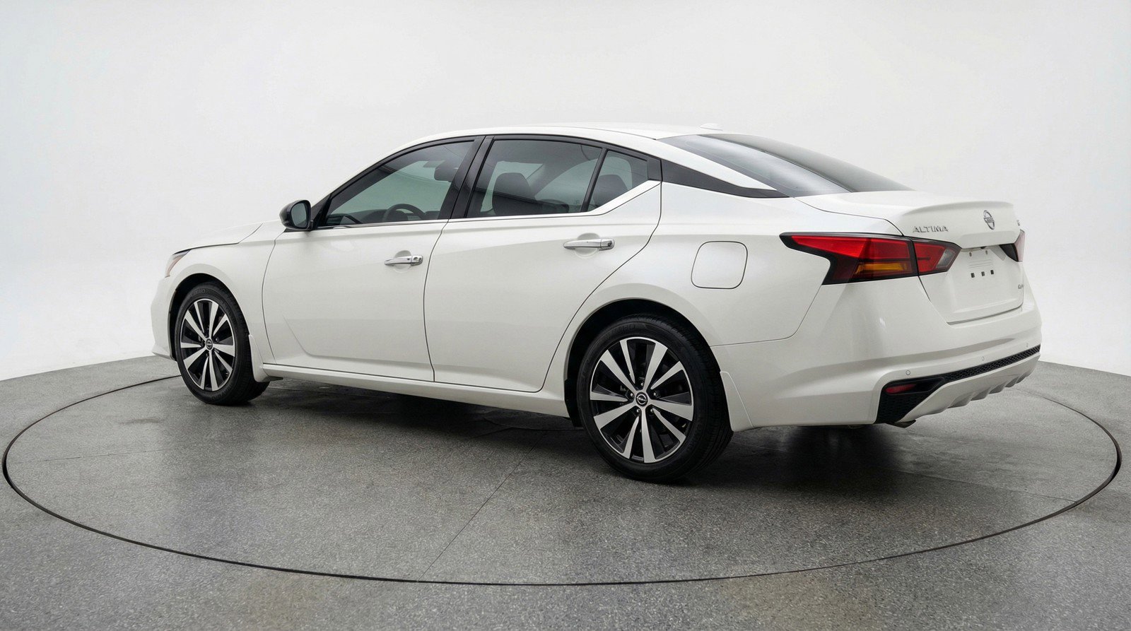 Used 2025 Nissan Altima 2.5 SV FWD image 6