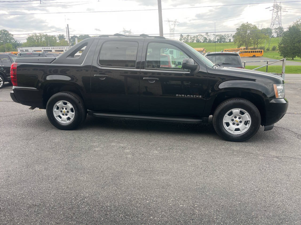 Used 2011 Chevrolet Avalanche LS w/ Convenience Package AWD/4WD image 5