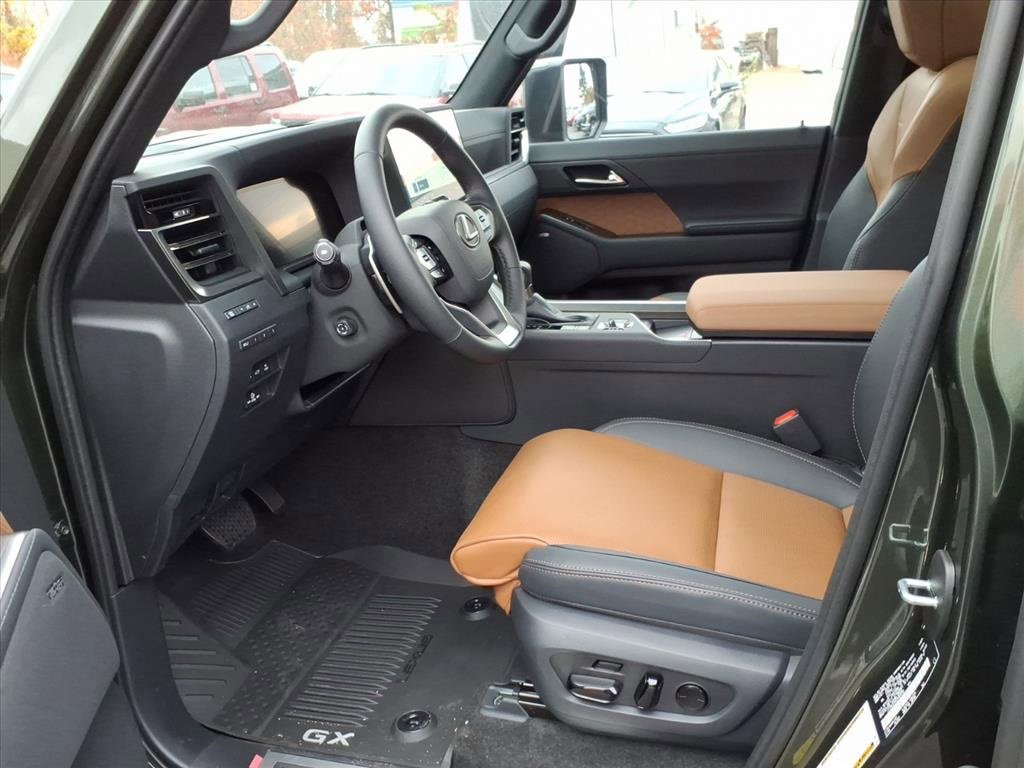 Used 2025 Lexus GX 550 image 10