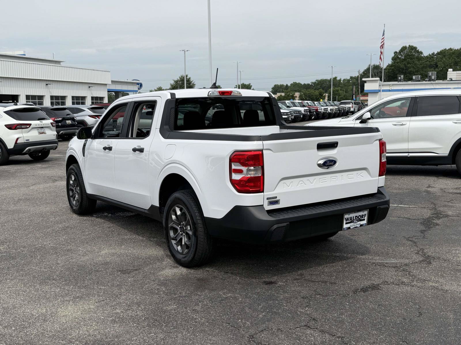 Used 2023 Ford Maverick XLT FWD image 4