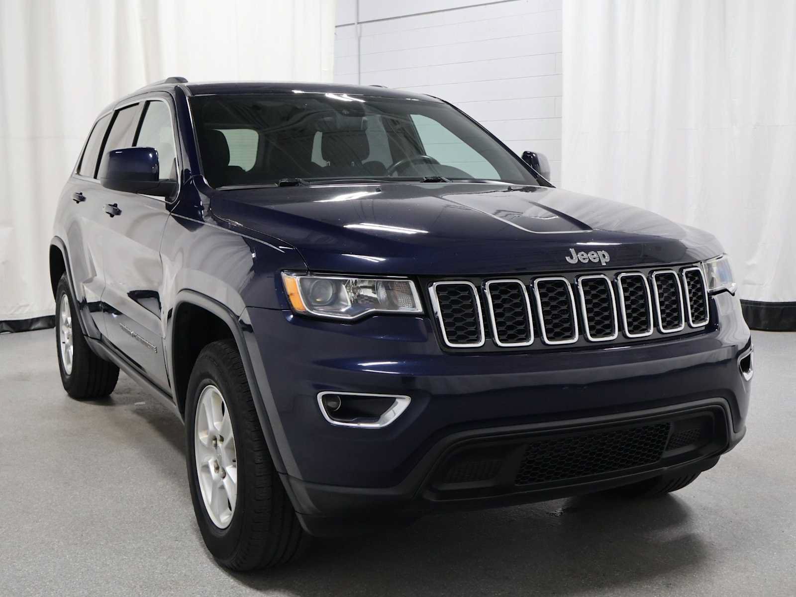 Used 2017 Jeep Grand Cherokee Laredo w/ Quick Order Package 23E AWD/4WD image 13