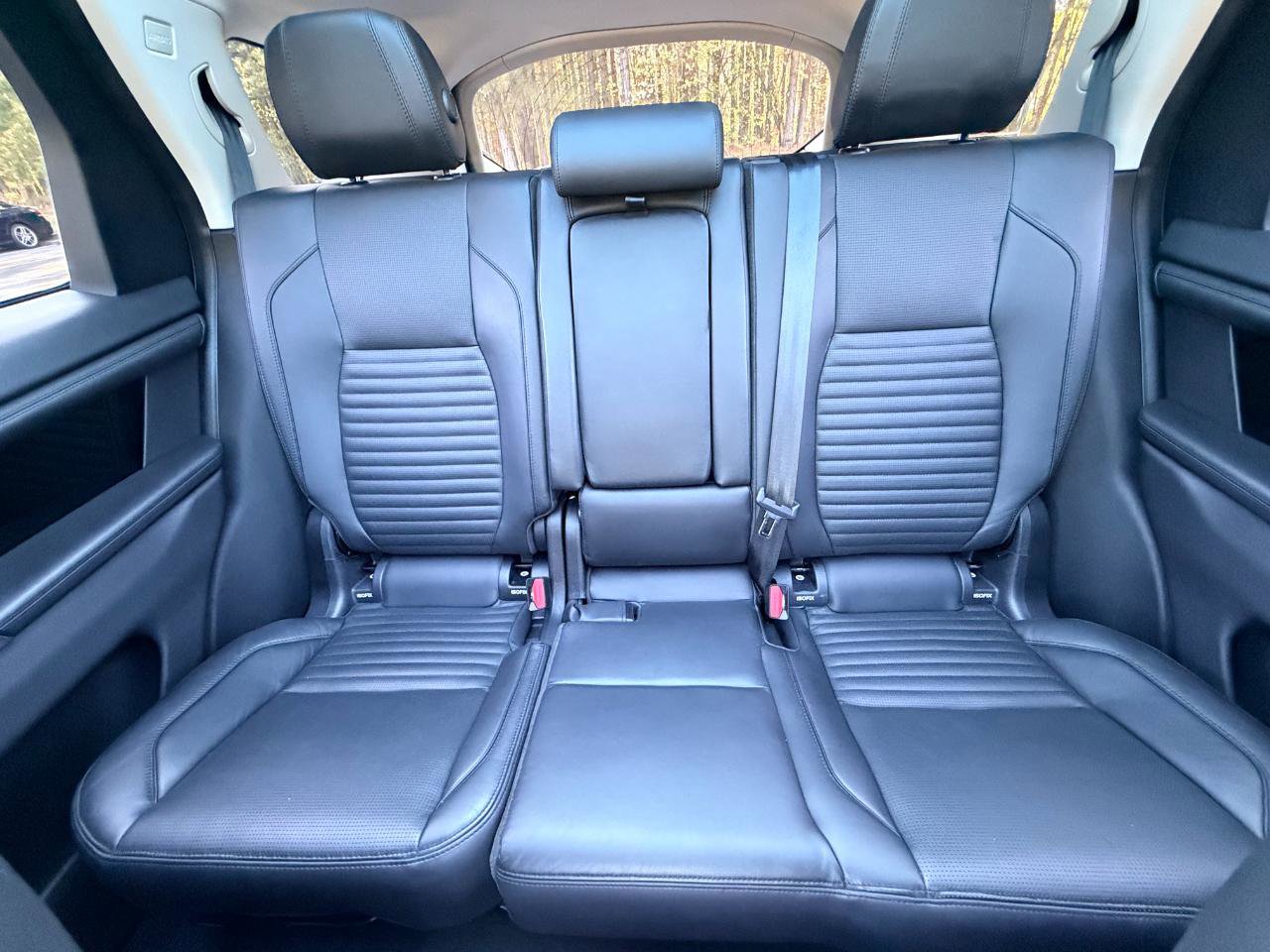 Used 2020 Land Rover Discovery Sport SE image 32