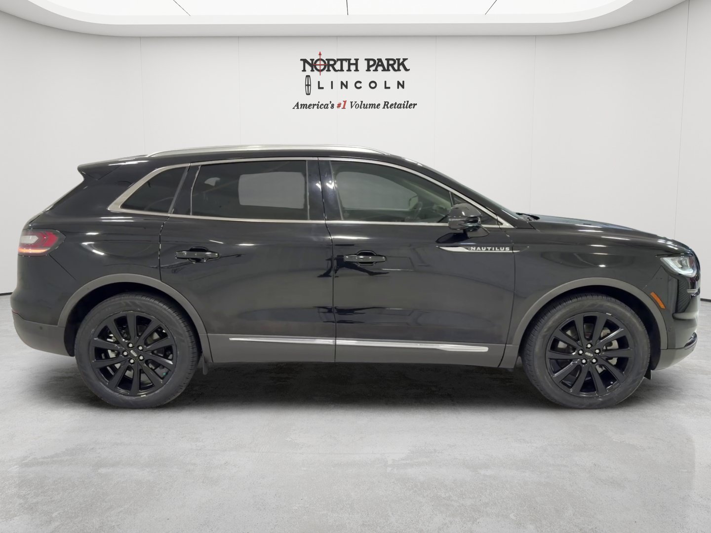 Used 2022 Lincoln Nautilus Reserve w/ Equipment Group 201A FWD image 6
