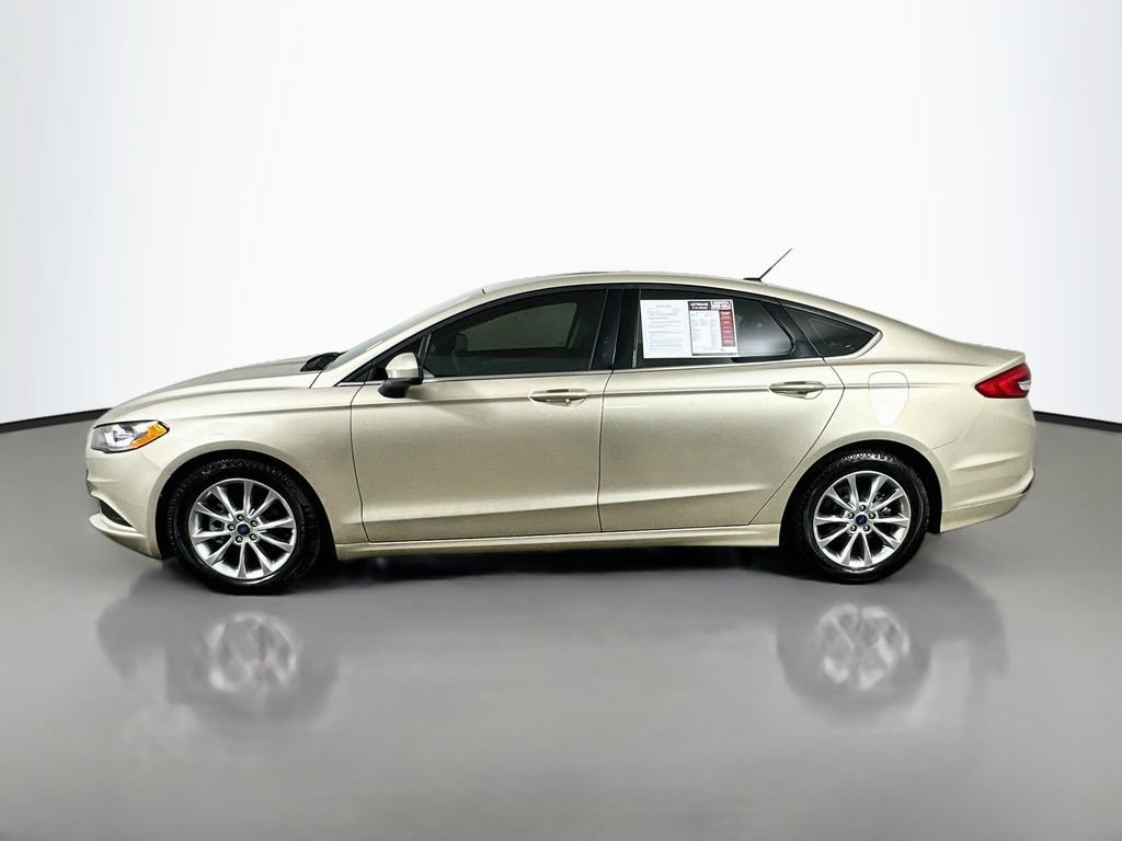 Used 2017 Ford Fusion SE w/ Fusion SE Technology Package FWD image 5