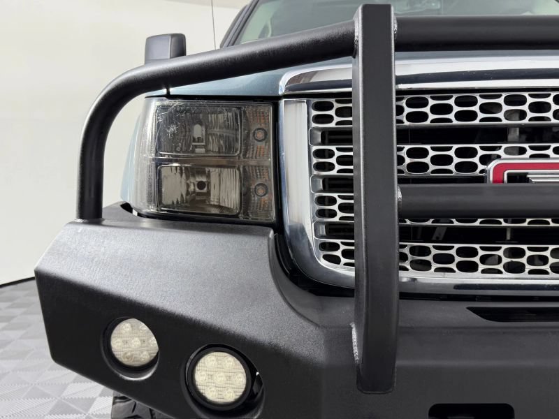 Used 2011 GMC Sierra 3500 Denali AWD/4WD image 4