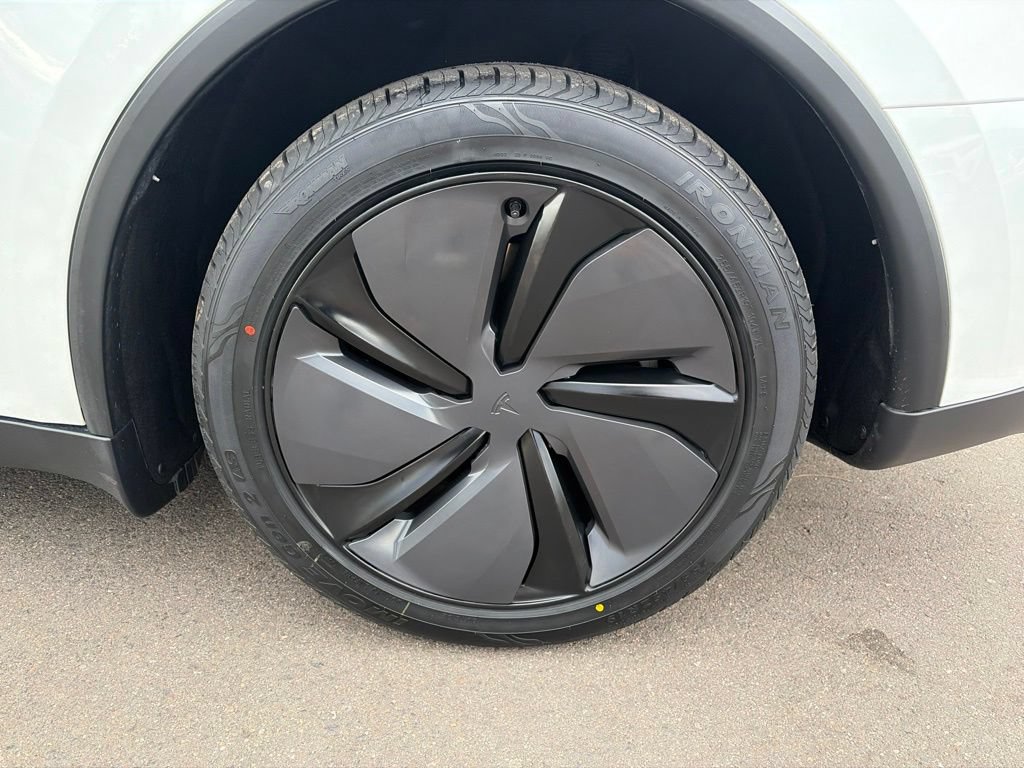 Used 2026 Tesla Model Y AWD image 30
