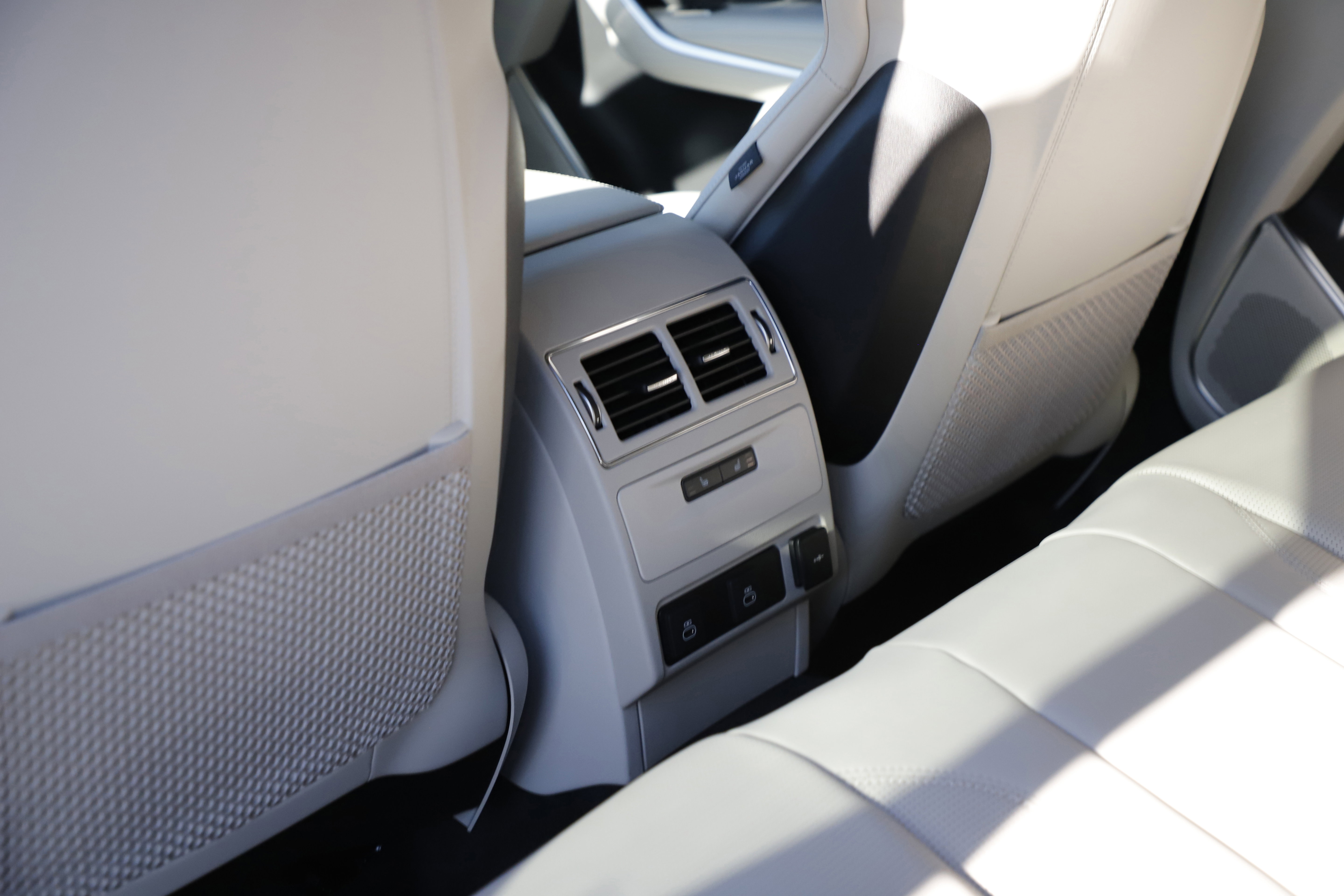 New 2026 Jaguar F-PACE R-Dynamic S image 17