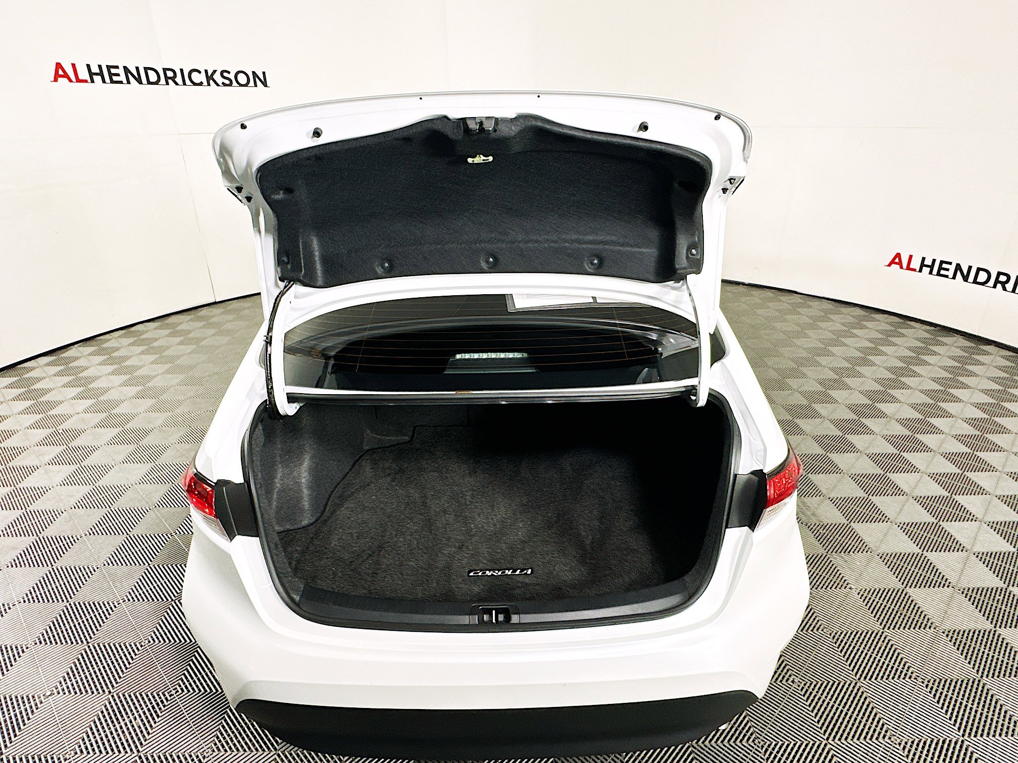 Used 2025 Toyota Corolla LE image 30