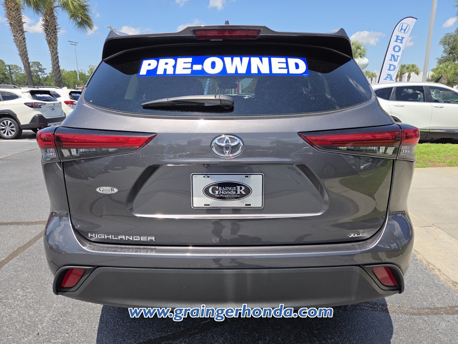 Used 2021 Toyota Highlander XLE FWD image 4
