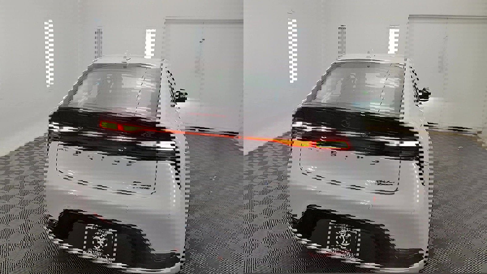 Used 2023 Toyota Prius Prime XSE image 3