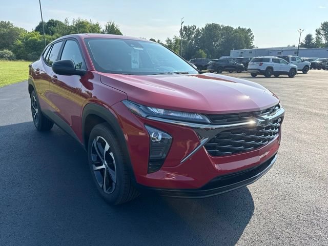New 2026 Chevrolet Trax RS w/ Sunroof Package FWD image 9