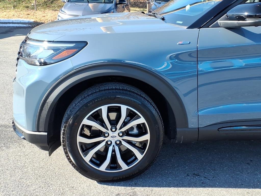 Used 2025 Ford Explorer ST-Line image 7