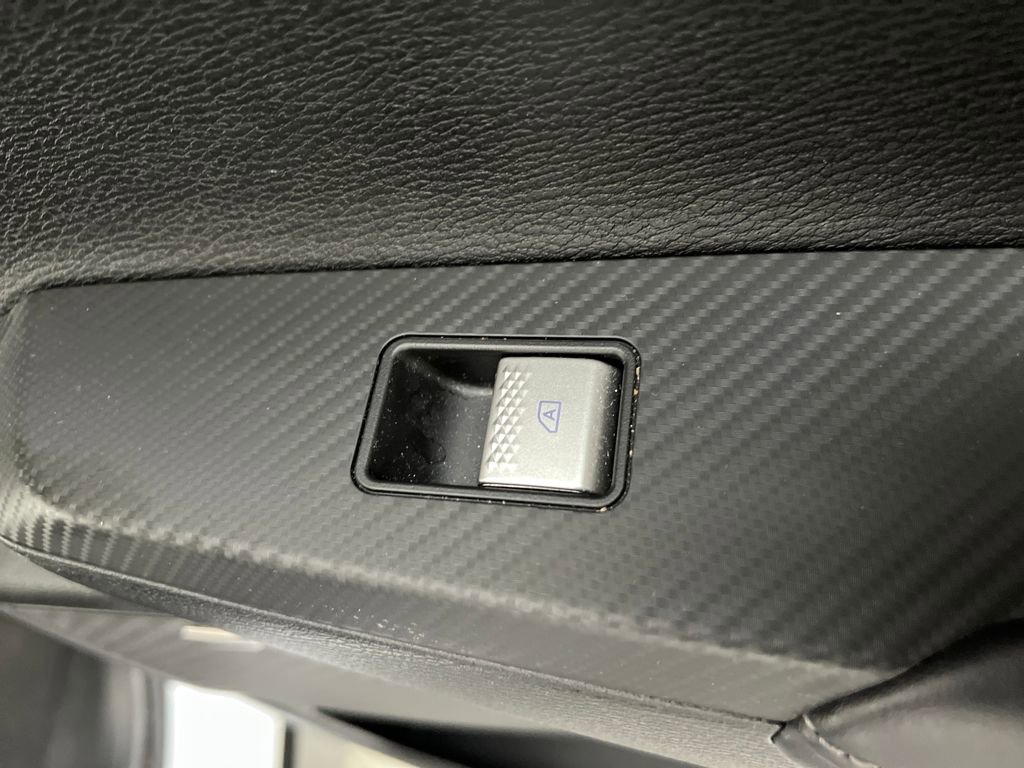 Used 2025 Mitsubishi Outlander SE image 21