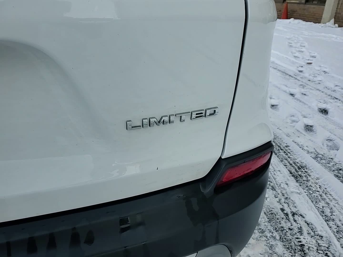 Used 2022 Jeep Cherokee Limited AWD/4WD image 5