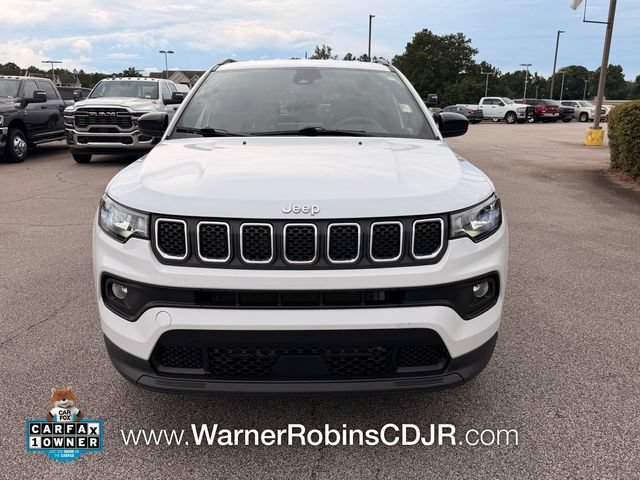 Used 2024 Jeep Compass Latitude w/ Convenience Group AWD/4WD image 2