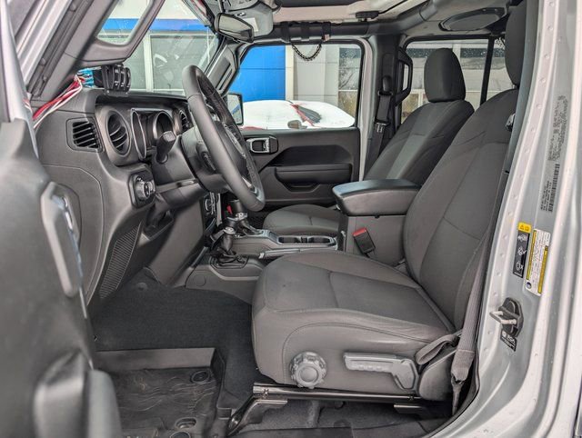 Used 2022 Jeep Gladiator Willys image 10
