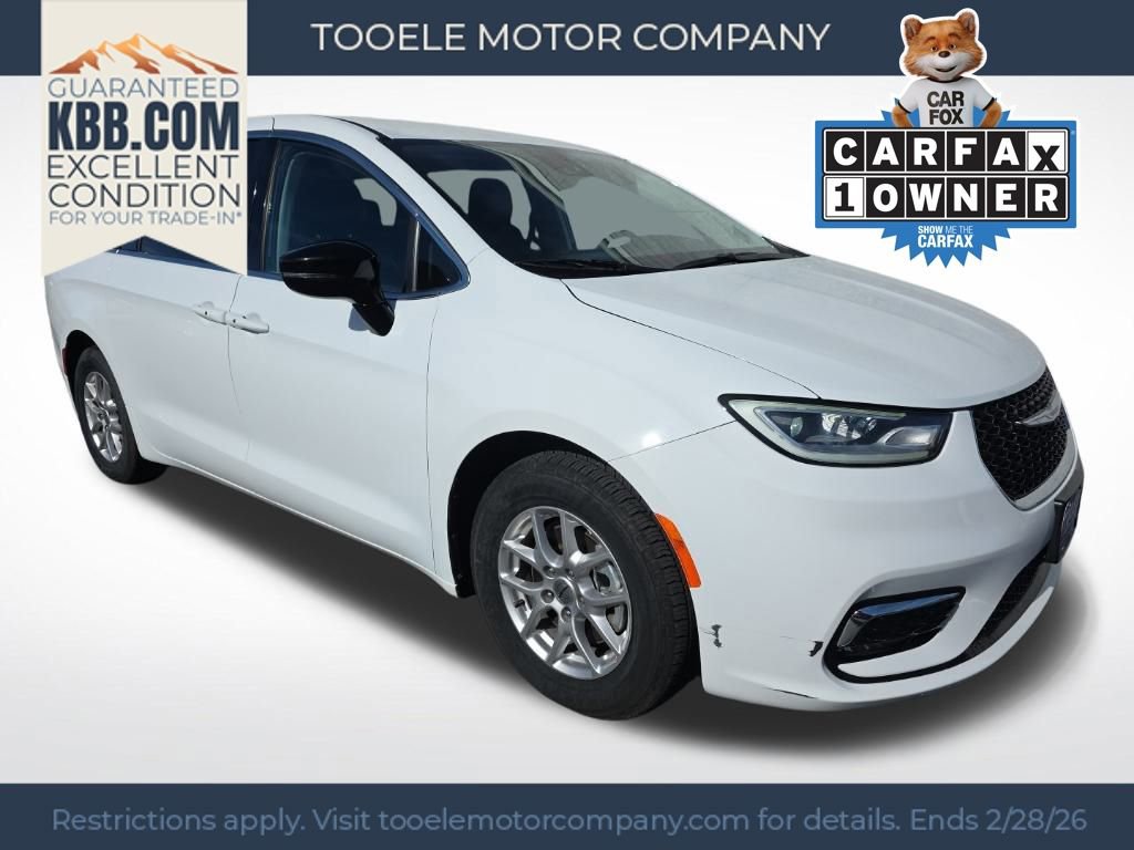 Used 2024 Chrysler Pacifica Touring-L image 1