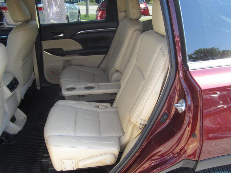 Used 2016 Toyota Highlander Limited Platinum image 17