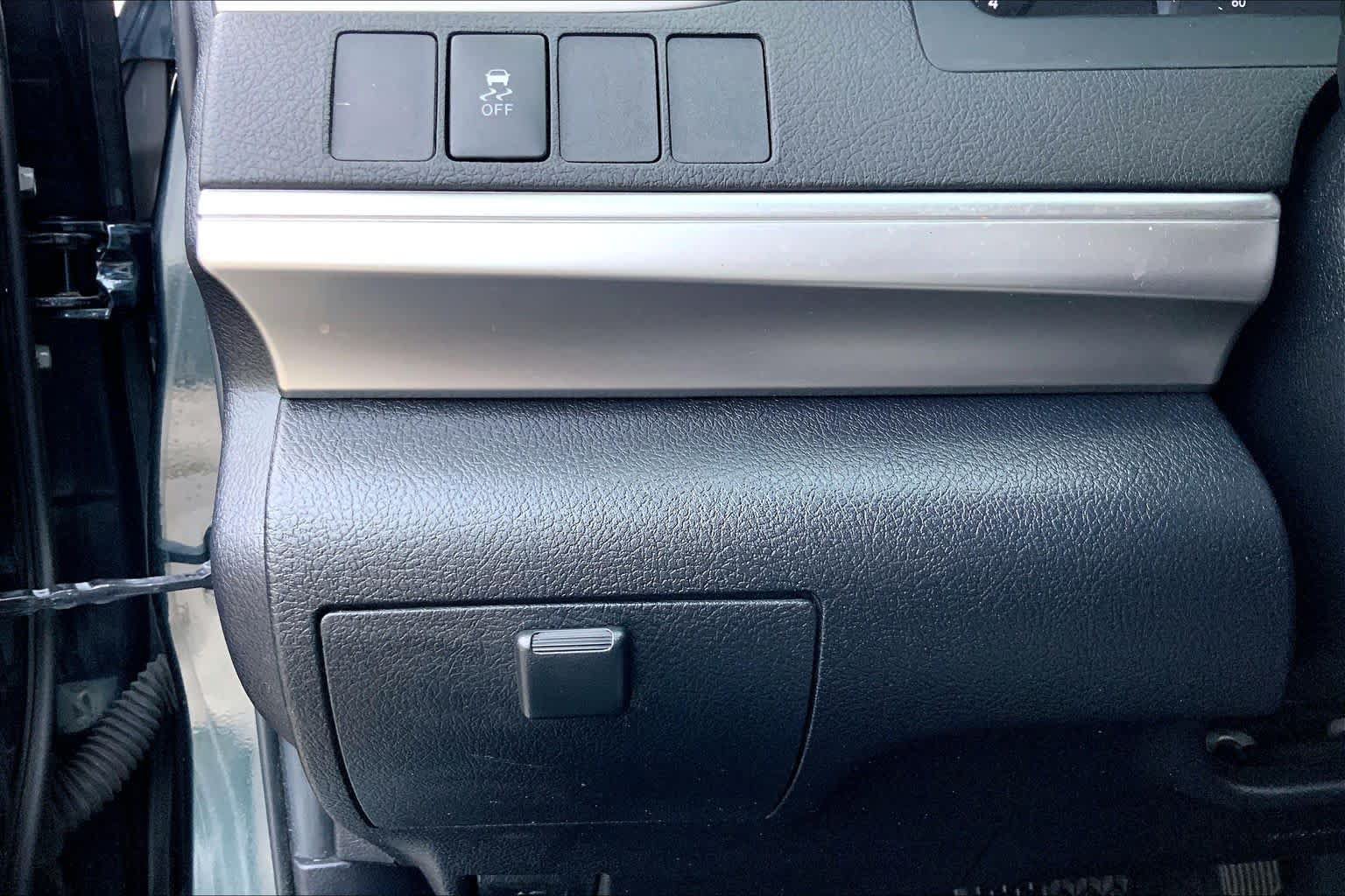 Used 2012 Toyota Camry SE FWD image 32