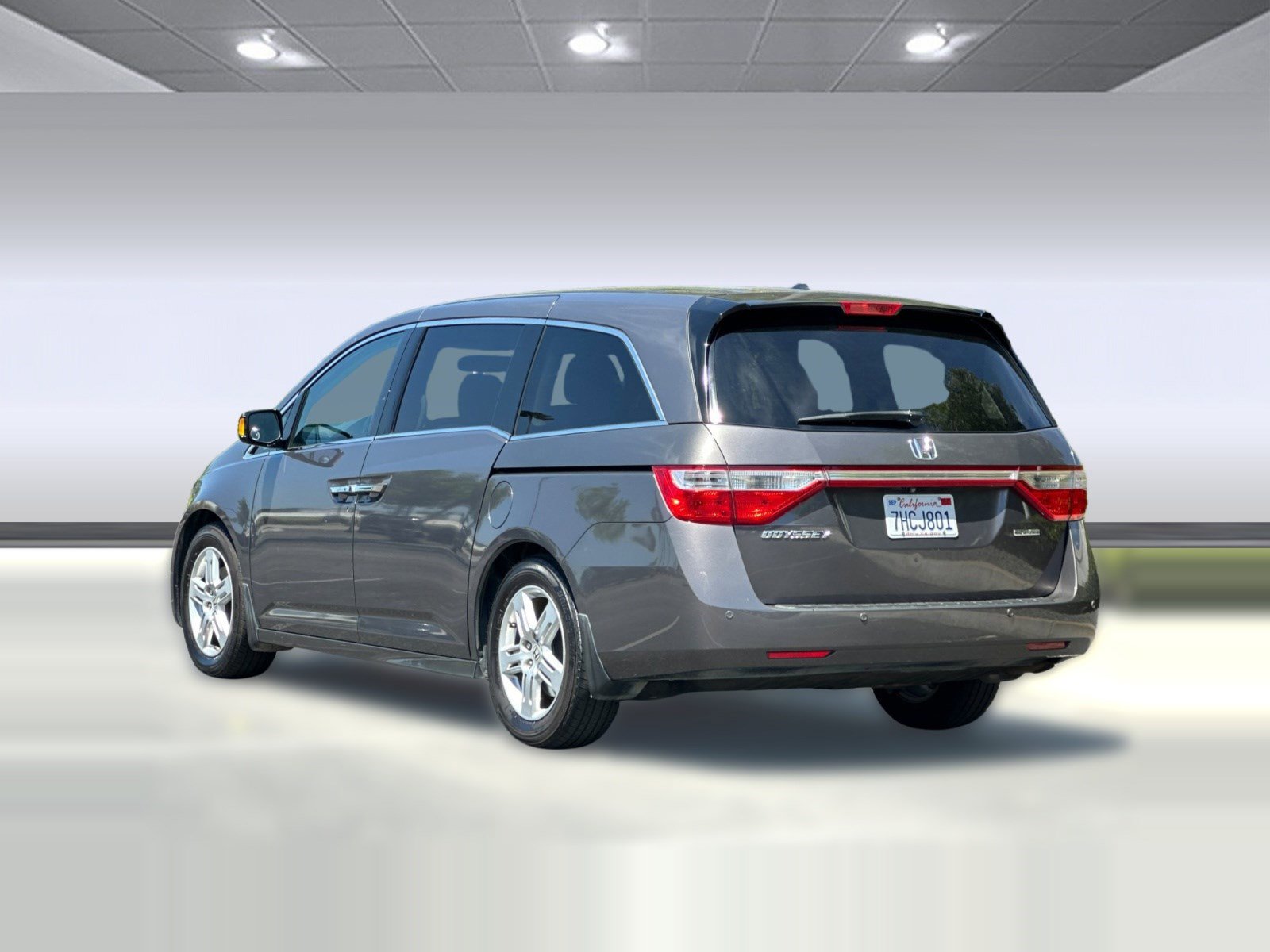 Used 2013 Honda Odyssey Touring image 3