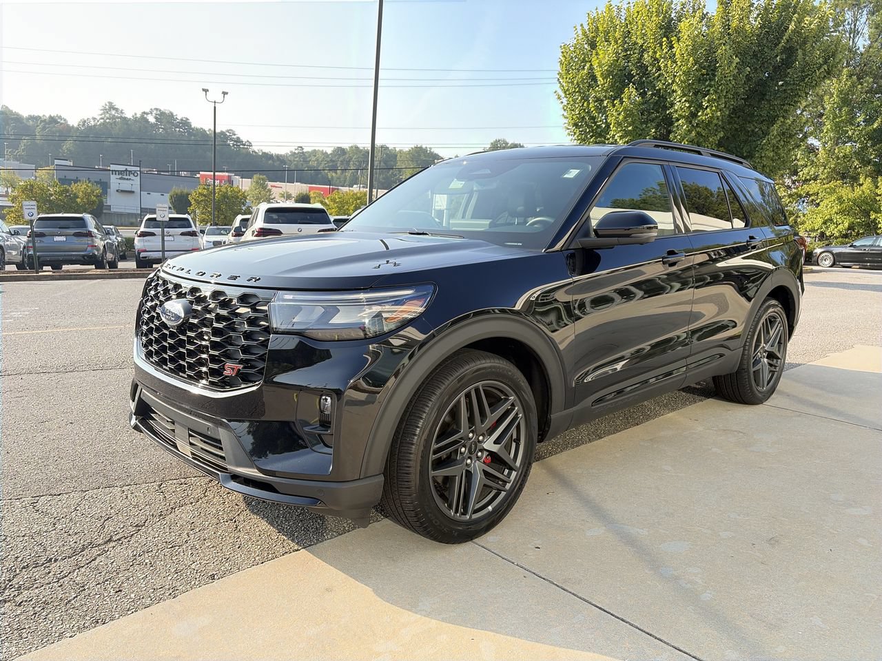 Used 2025 Ford Explorer ST AWD/4WD image 4