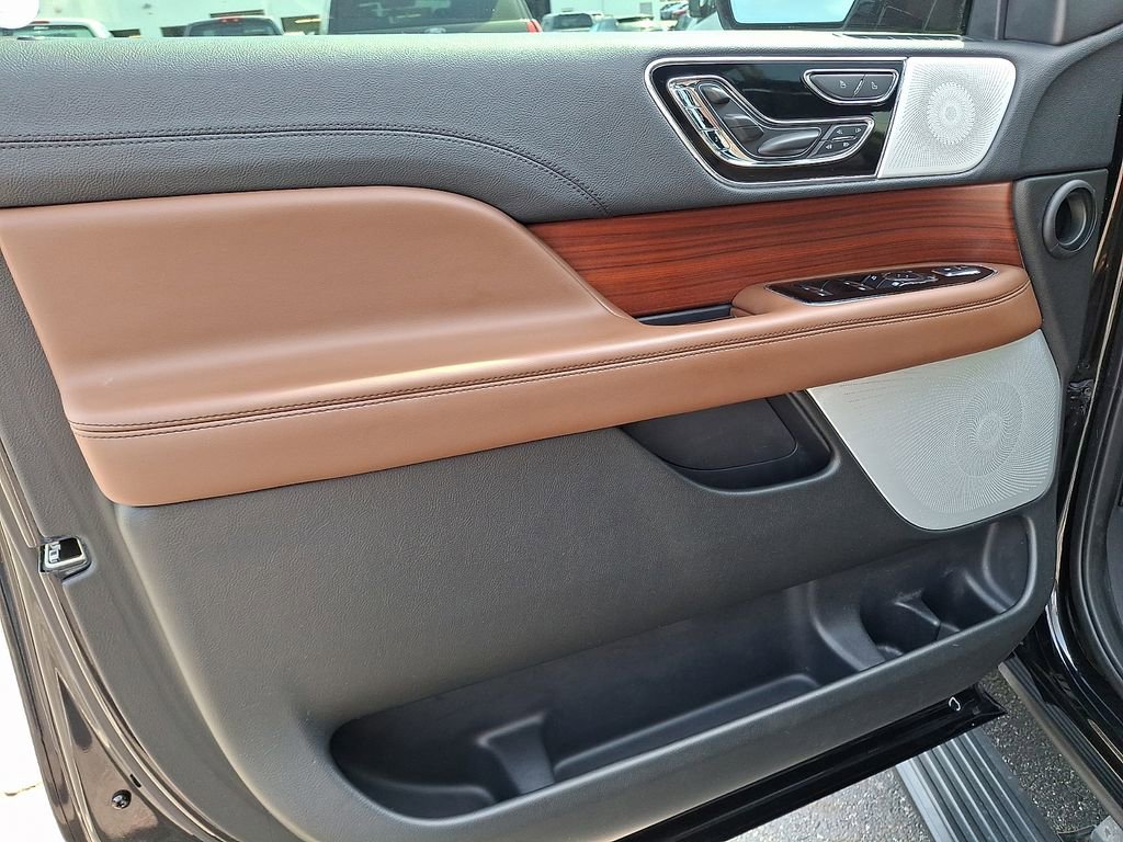Certified 2024 Lincoln Navigator Reserve AWD/4WD image 15