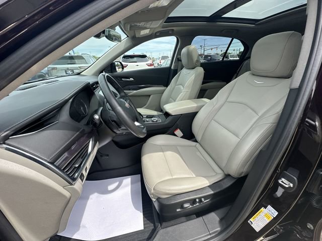 Used 2021 Cadillac XT4 Luxury w/ Cold Weather Package AWD/4WD image 23
