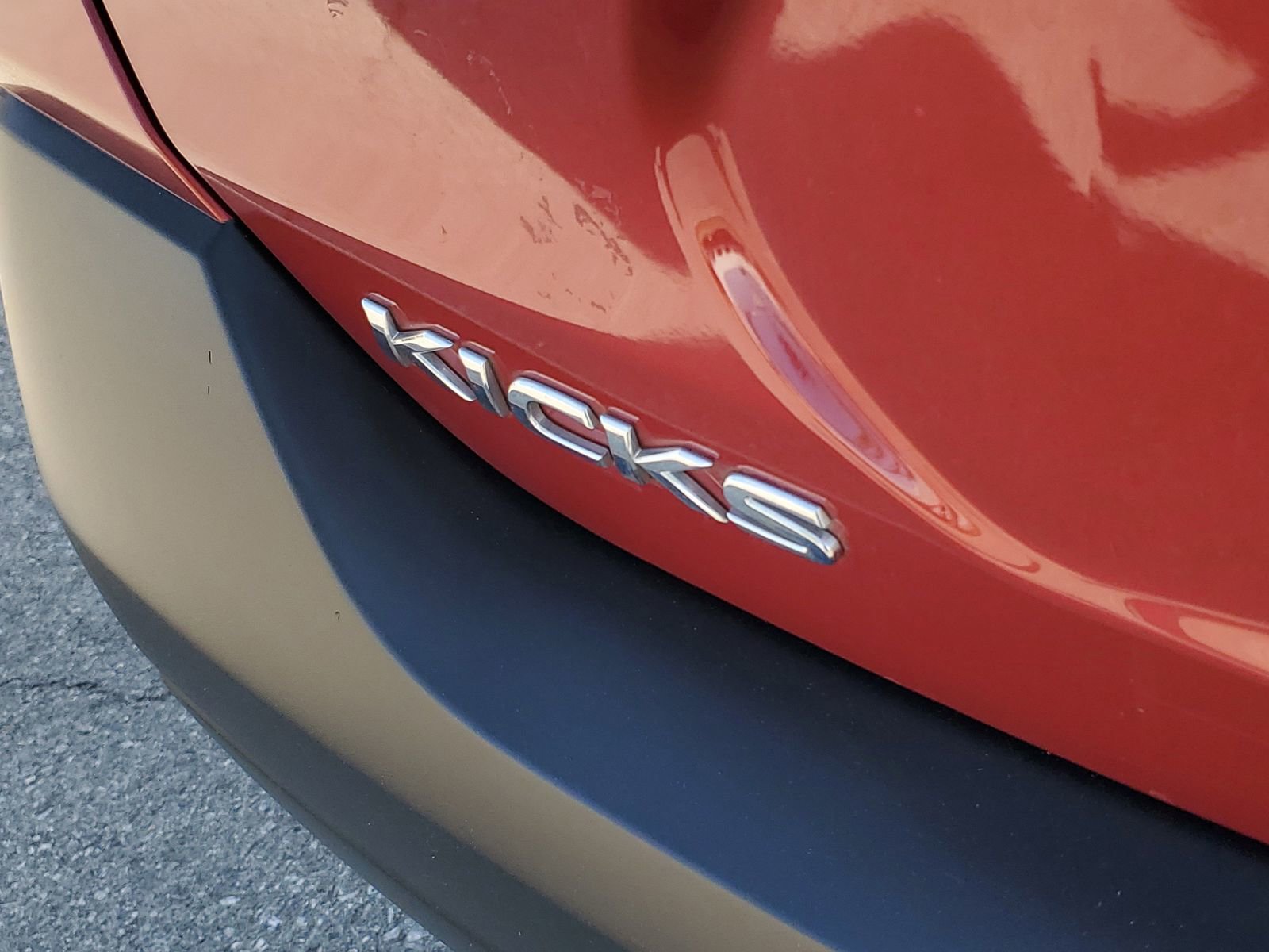 Used 2018 Nissan Kicks SV image 7