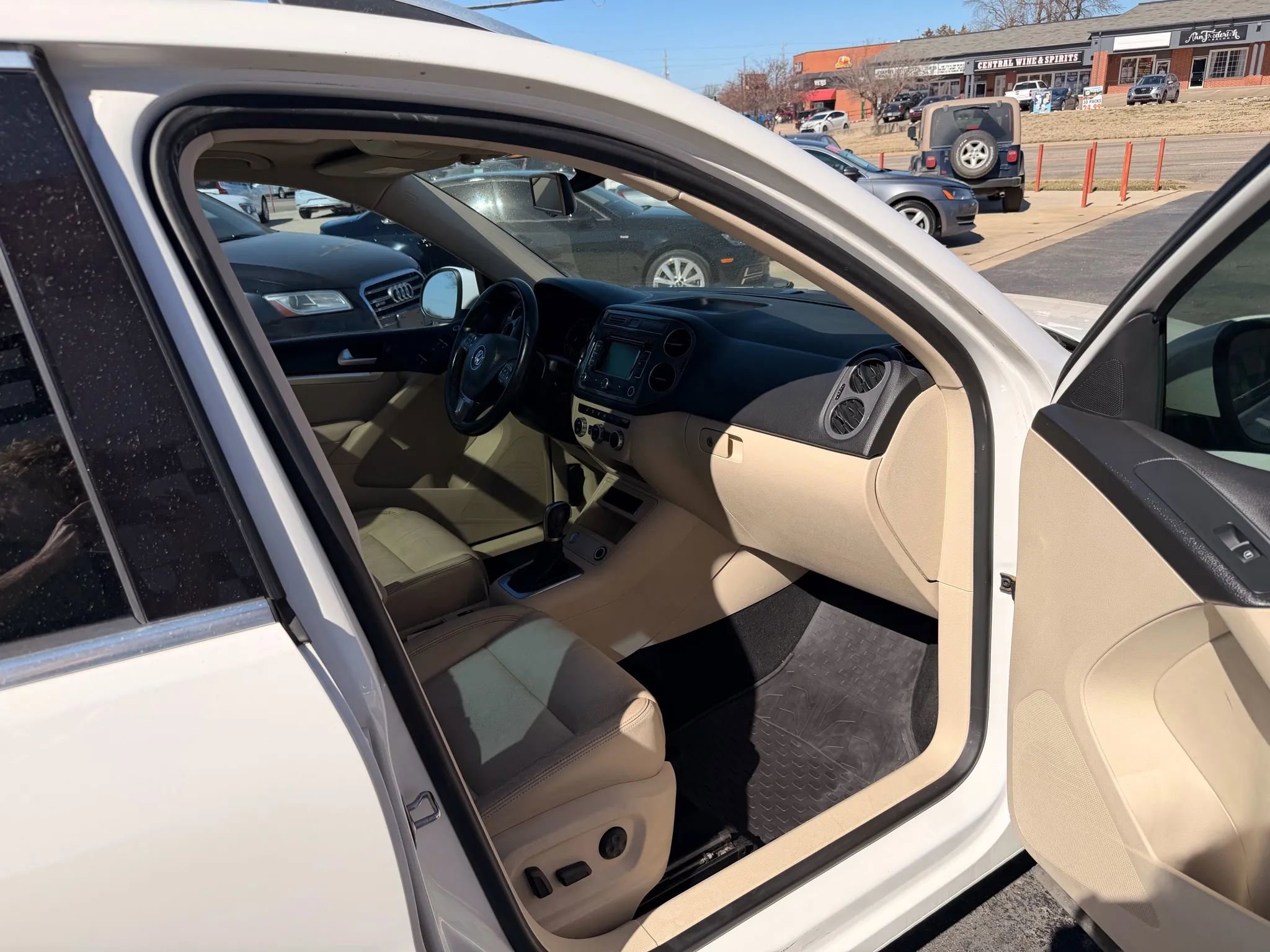 Used 2013 Volkswagen Tiguan S FWD image 29