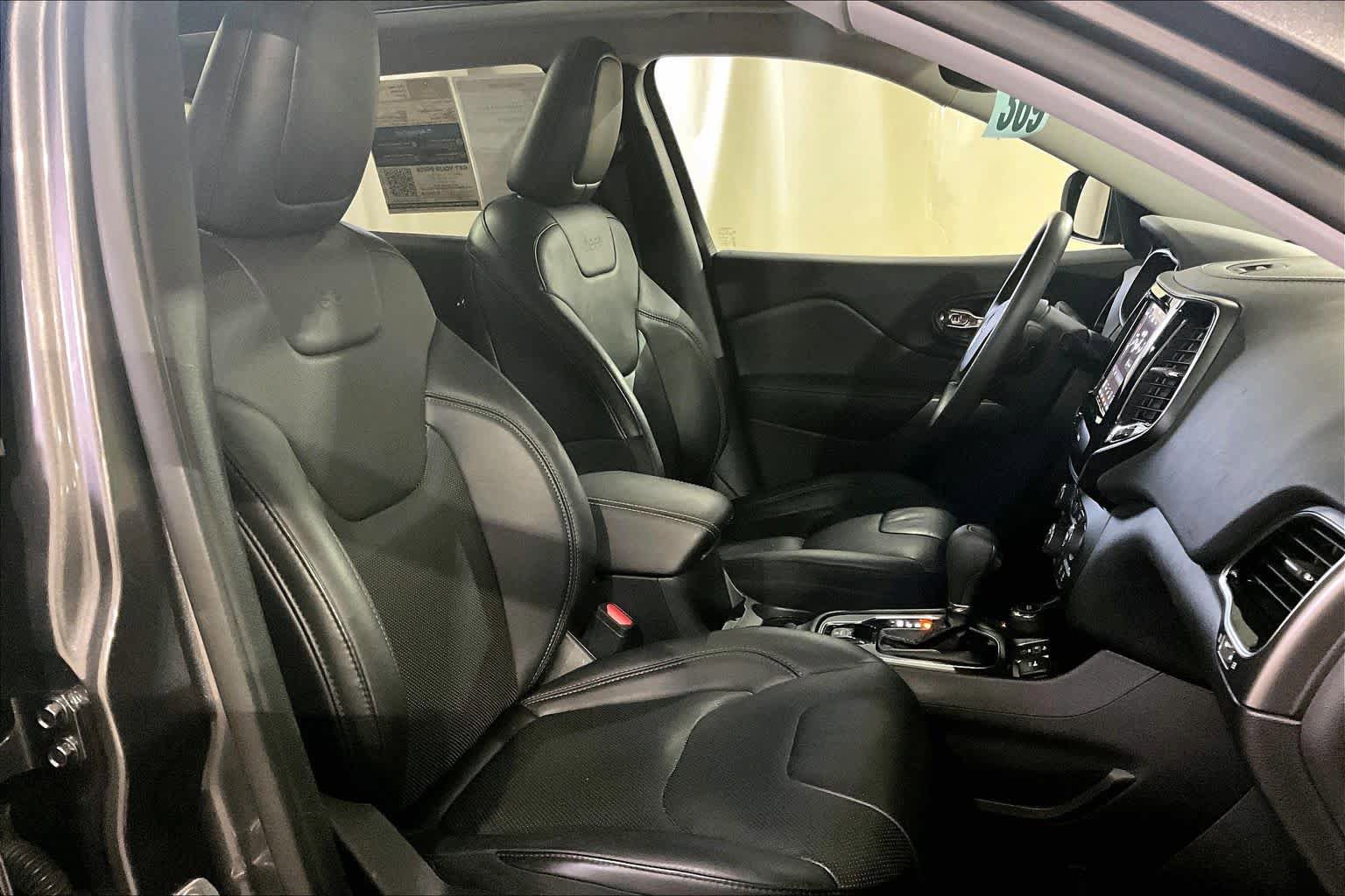 Used 2019 Jeep Cherokee Limited AWD/4WD image 7