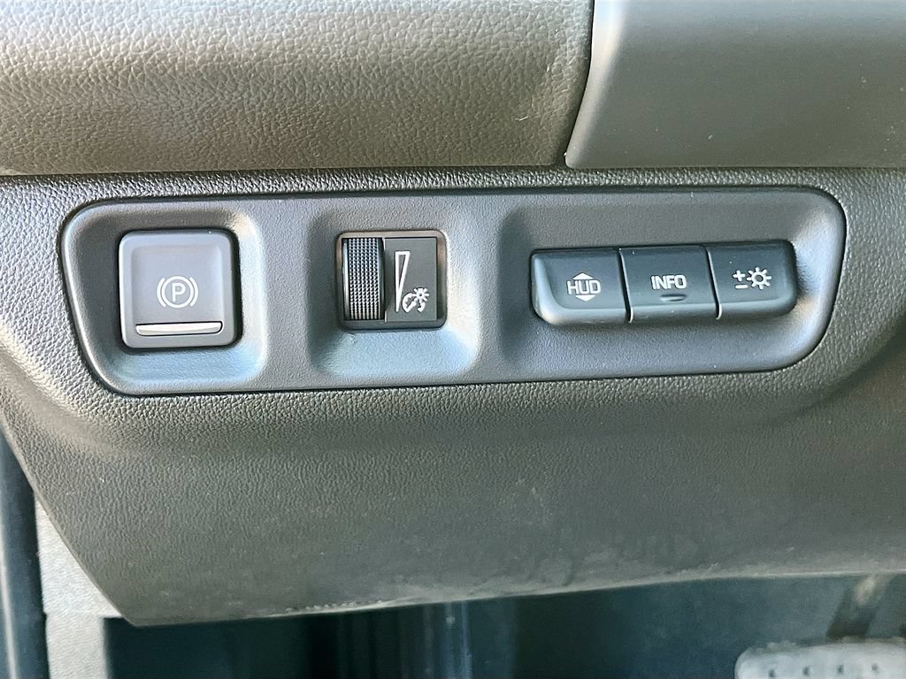 Used 2023 GMC Acadia AT4 w/ Technology Package AWD/4WD image 10