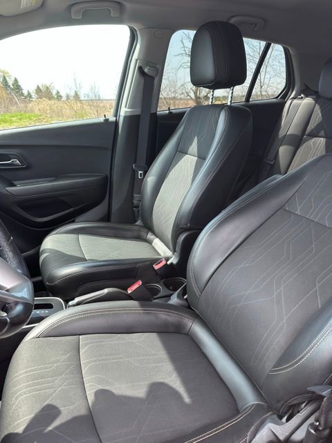 Used 2019 Chevrolet Trax LT w/ LT Convenience Package image 19