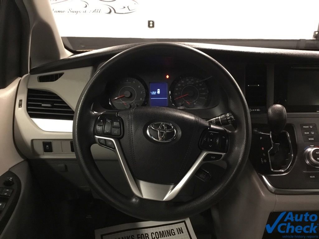 Used 2017 Toyota Sienna LE AWD/4WD image 23