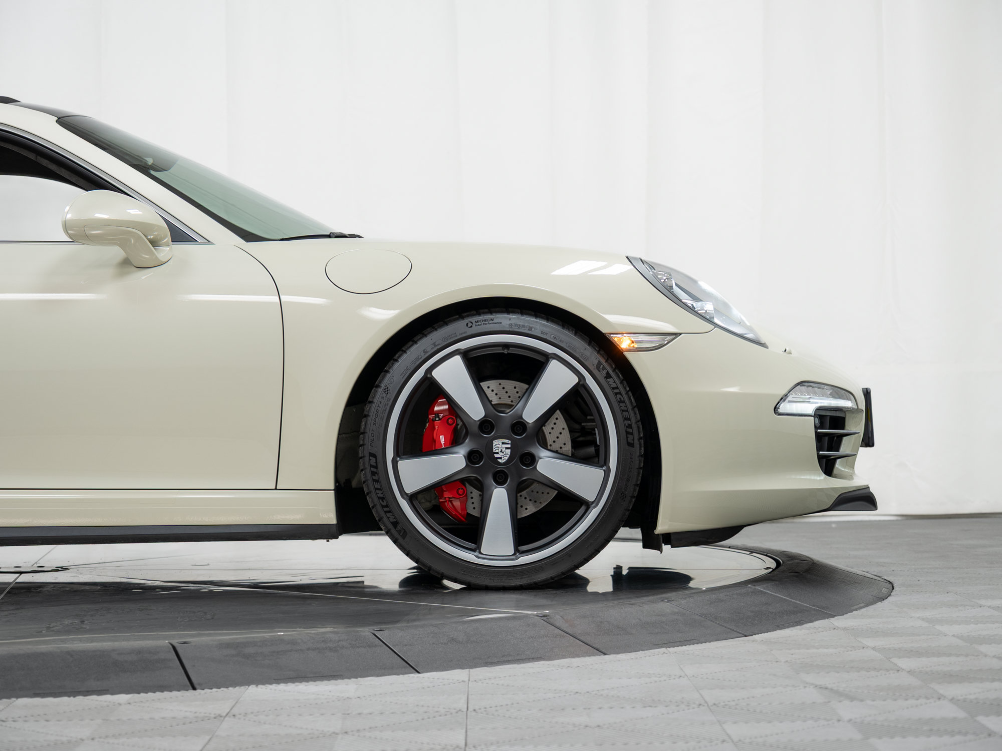 Certified 2014 Porsche 911 50th Anniversary Edition RWD image 11