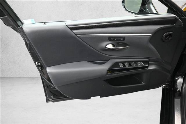 Used 2024 Lexus ES 300h w/ Premium Package FWD image 18