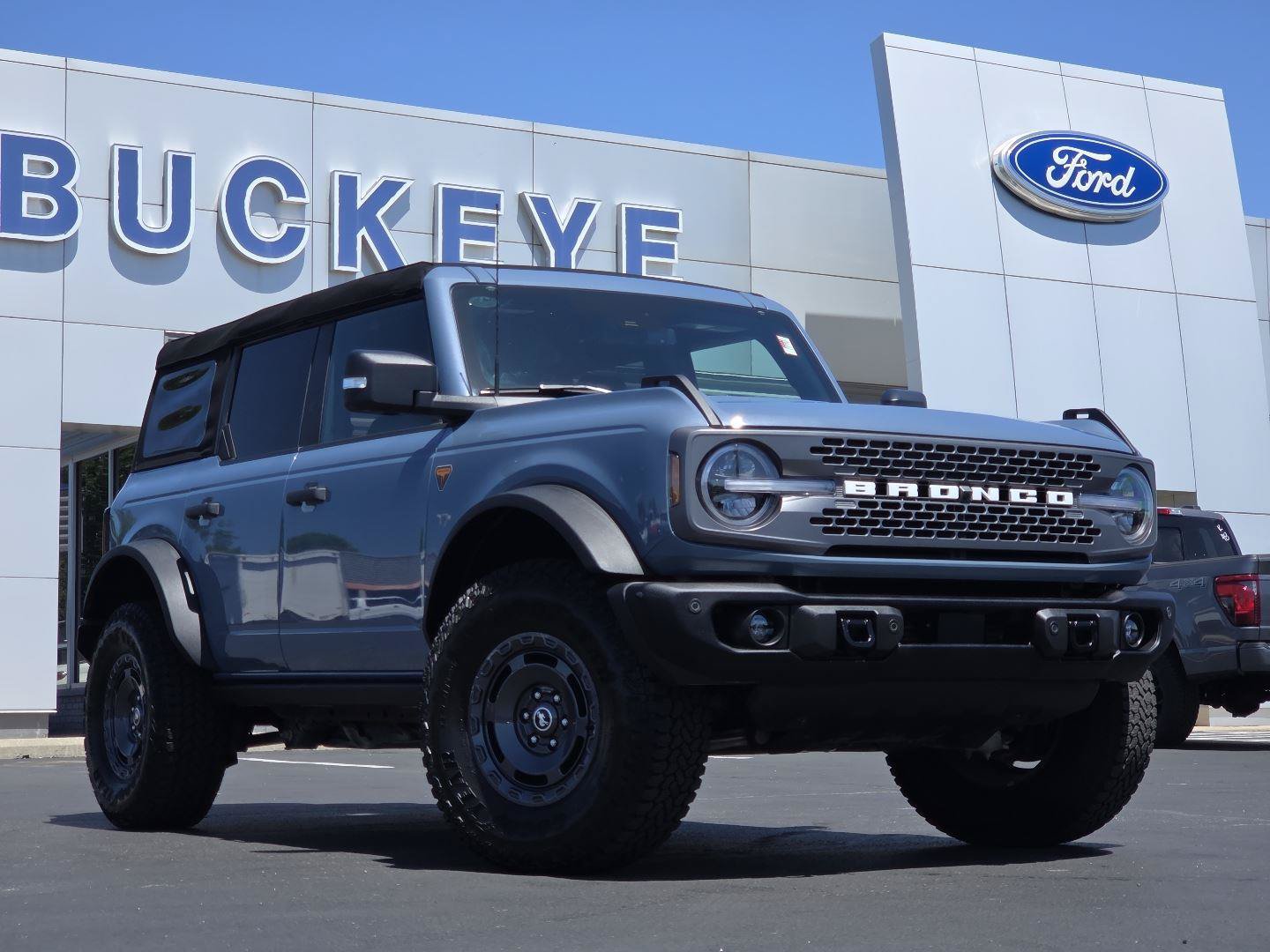 Used 2025 Ford Bronco Badlands AWD/4WD image 2