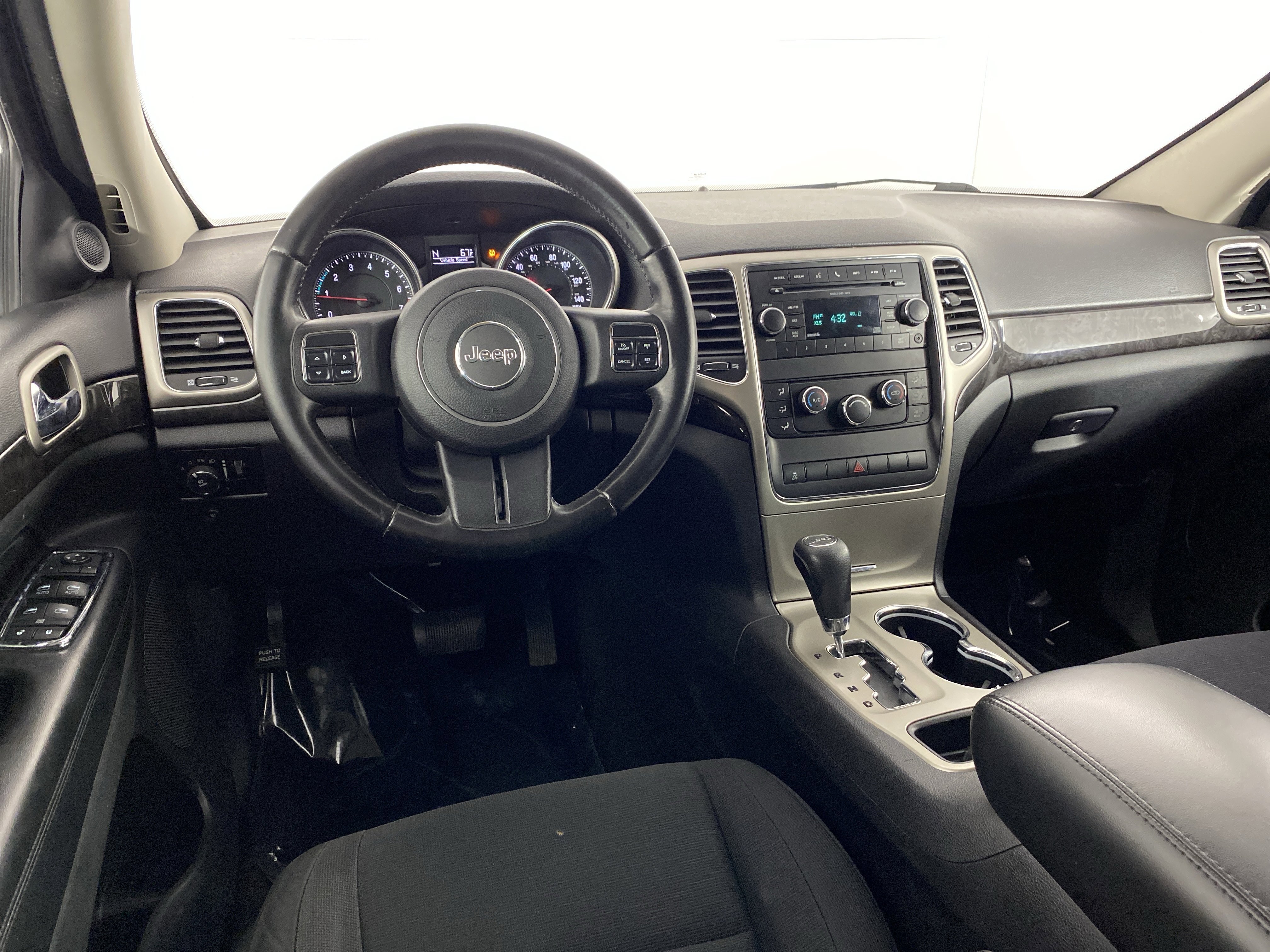 Used 2011 Jeep Grand Cherokee Laredo AWD/4WD image 14