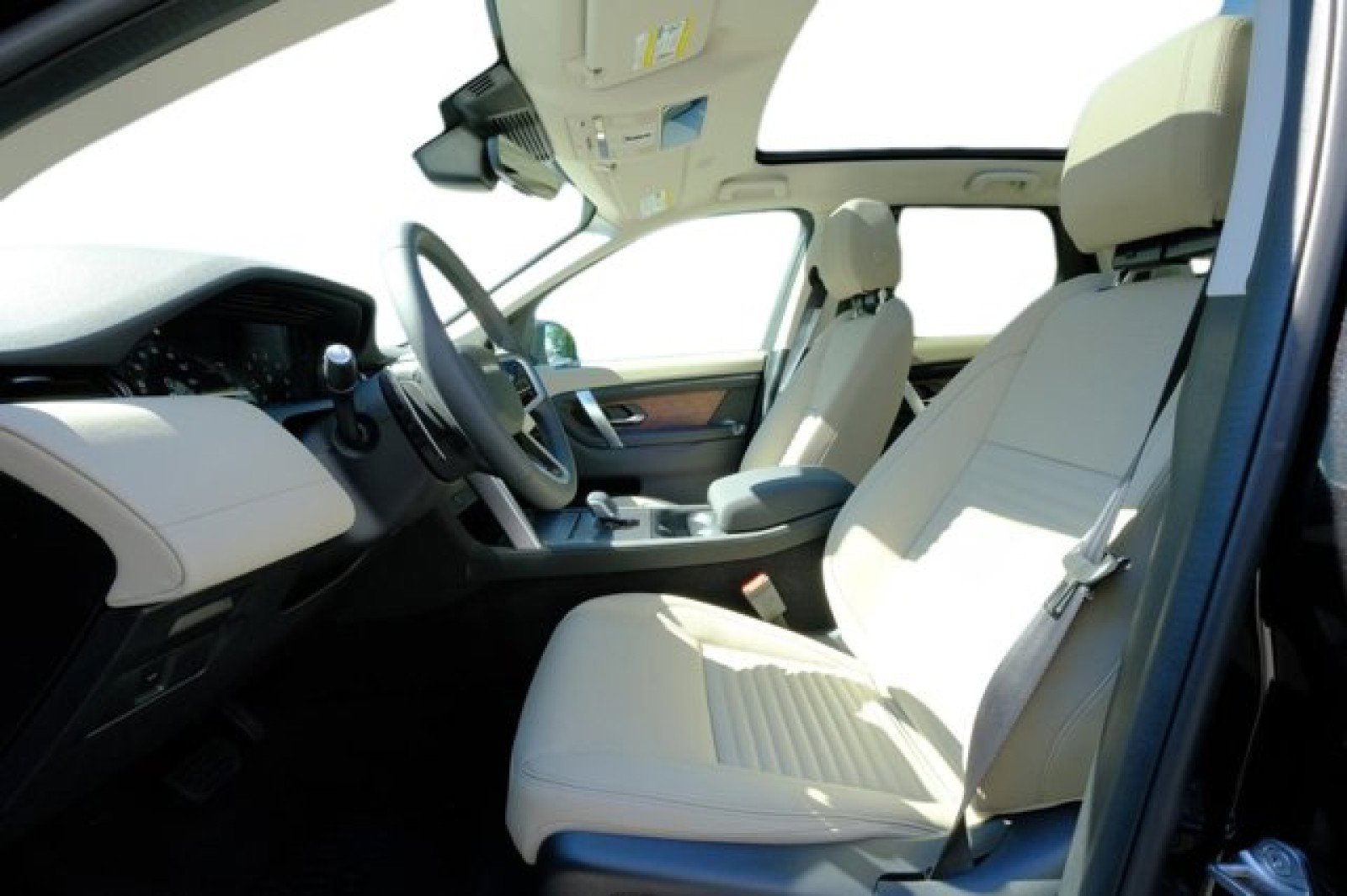 Used 2024 Land Rover Discovery Sport S image 12