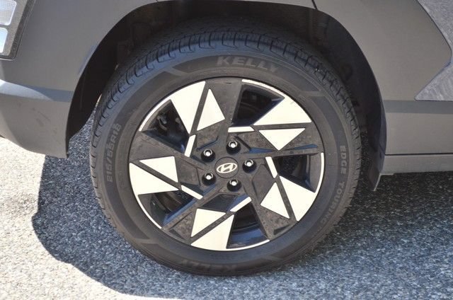 Used 2024 Hyundai Kona SEL AWD/4WD image 11