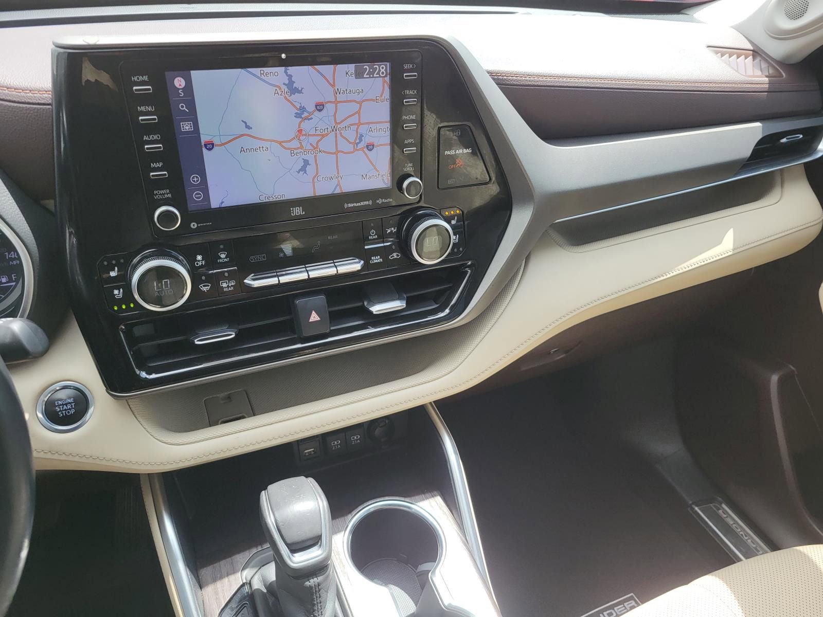 Used 2020 Toyota Highlander Limited FWD image 25
