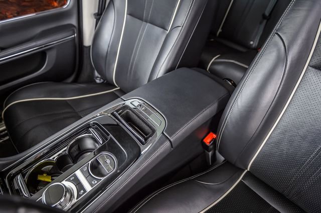 Used 2018 Jaguar XJ R-Sport RWD image 33