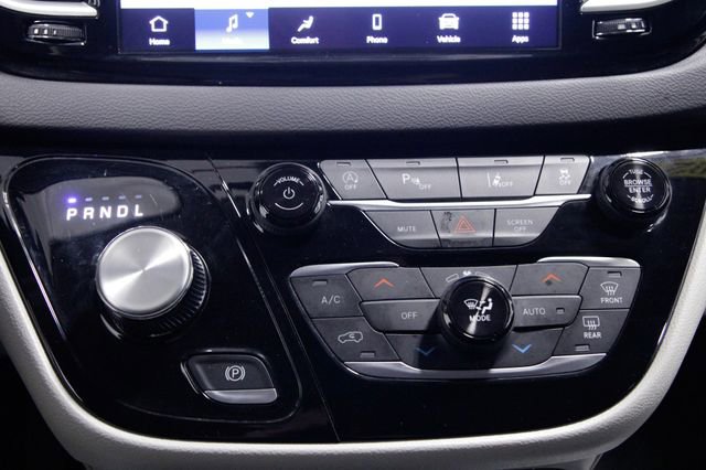 Used 2024 Chrysler Pacifica Touring-L image 30