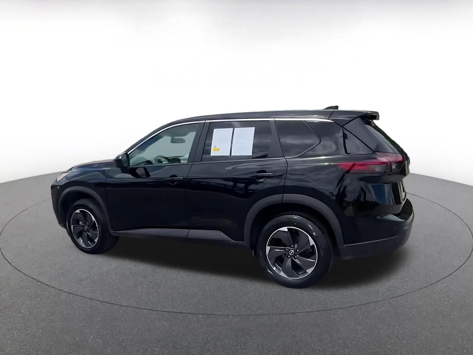 Used 2025 Nissan Rogue SV FWD image 10