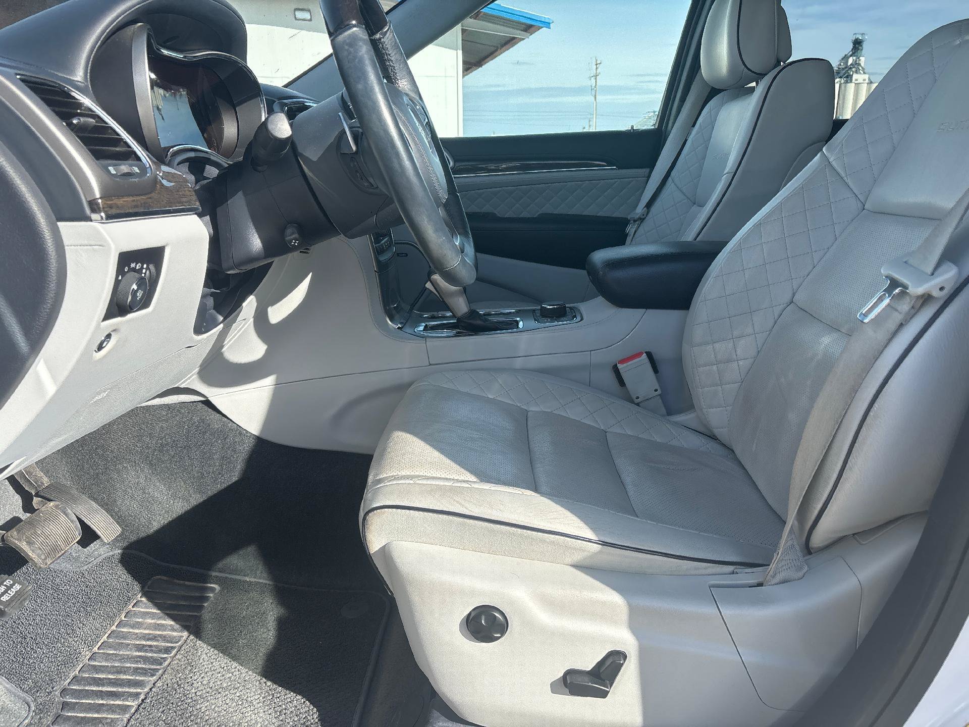 Used 2017 Jeep Grand Cherokee Summit AWD/4WD image 15