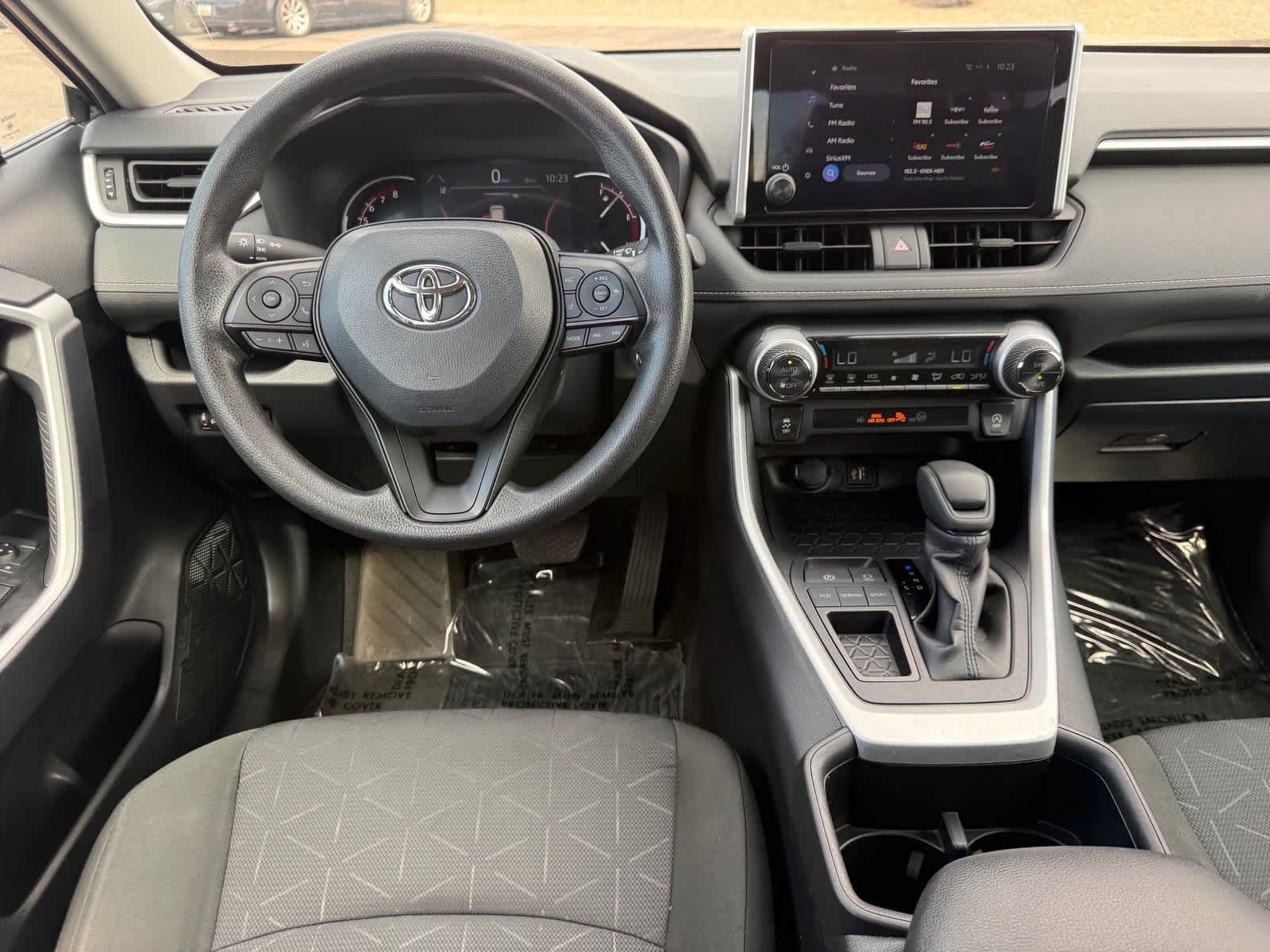Used 2025 Toyota RAV4 XLE FWD image 29