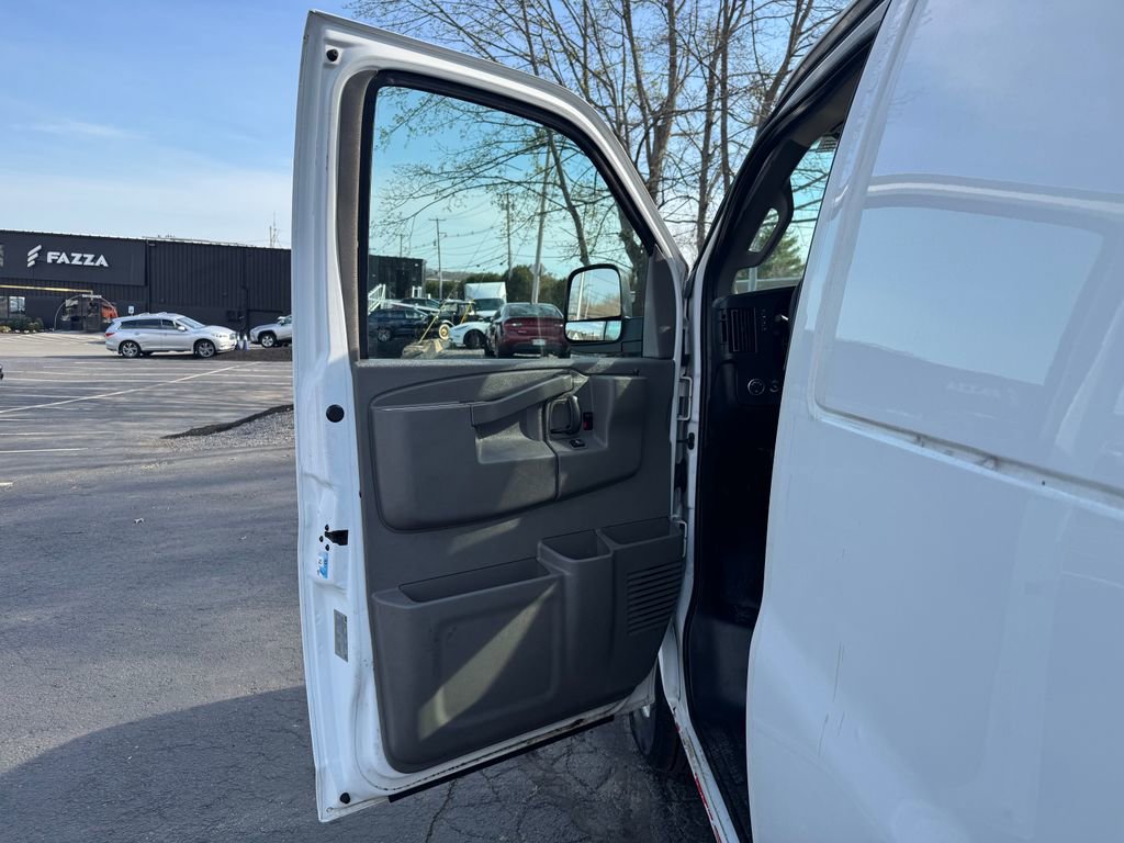 Used 2017 Chevrolet Express 2500 image 16