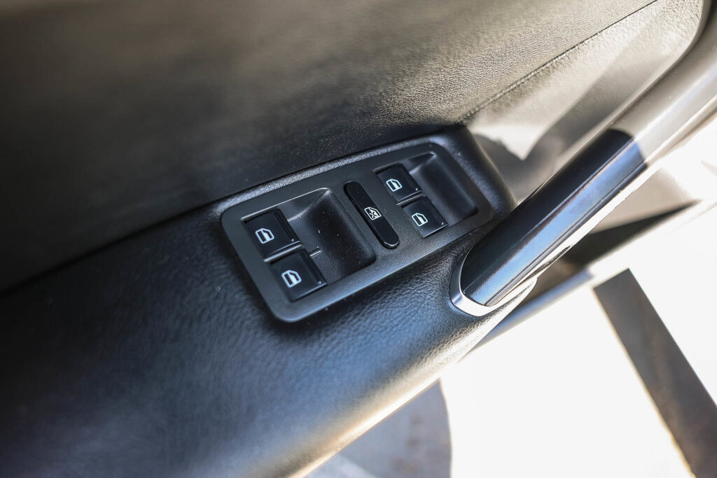 Used 2020 Volkswagen Passat 2.0T SE image 10