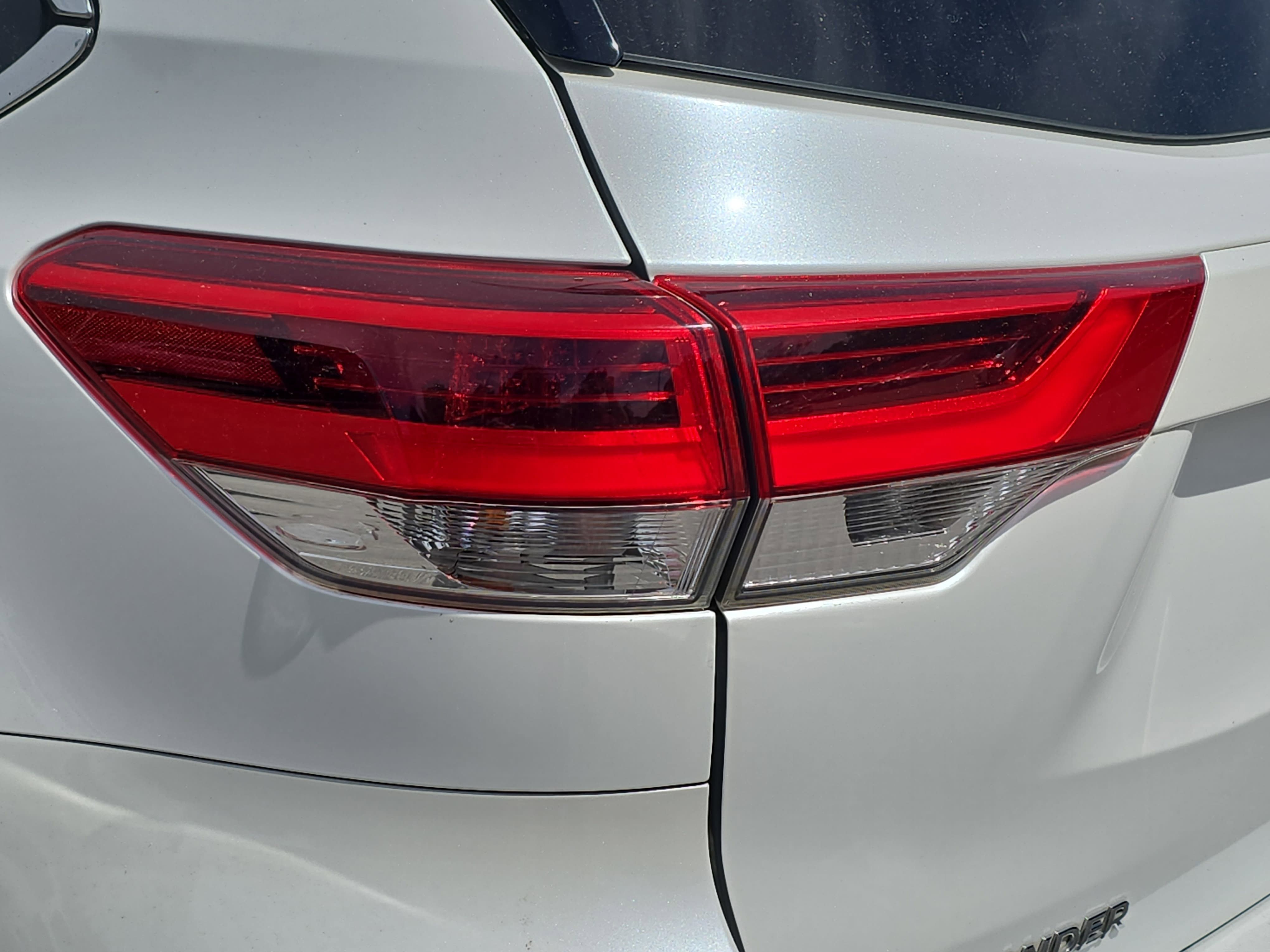 Used 2019 Toyota Highlander Limited image 32